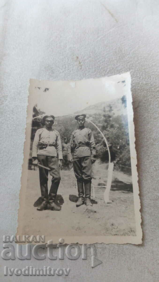 Foto Doi soldați