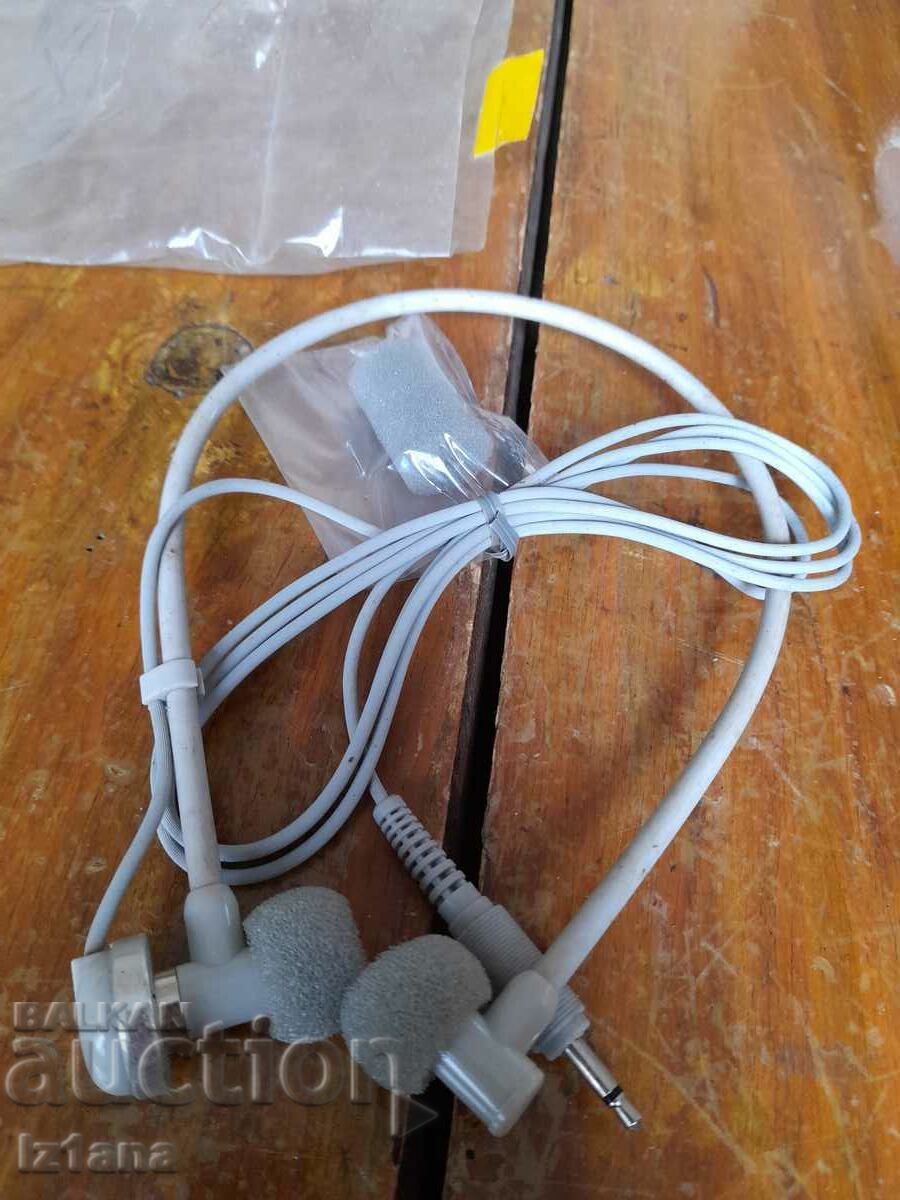 Old headphones with price 37.00 BGN | € 18.92 Old headphones with price 37.00 BGN | € 18.92