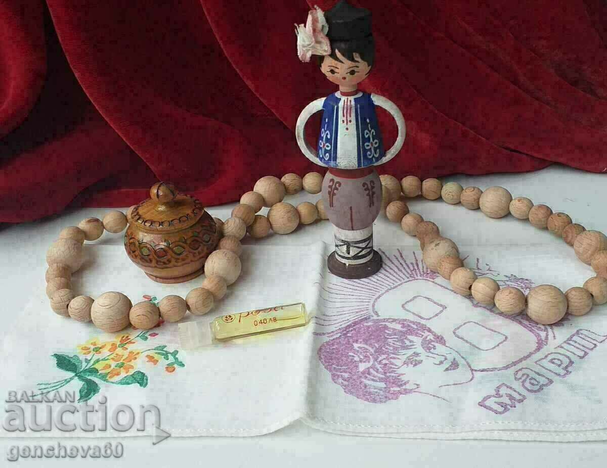 Beautiful LOT Bulgarian souvenirs for March 8 with price 30.00 BGN | € 15.34 Beautiful LOT Bulgarian souvenirs for March 8 with price 30.00 BGN | € 15.34