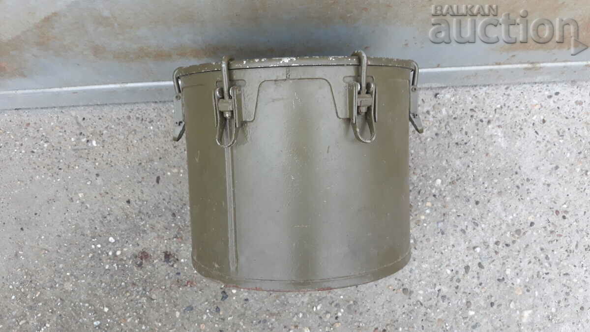 старинна метална кутия сандъче стоманен контейнер с цена 41.00 лв. | € 20.96 старинна метална кутия сандъче стоманен контейнер с цена 41.00 лв. | € 20.96