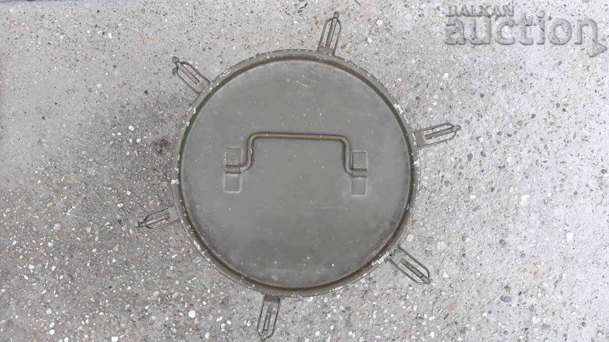 Доставка на старинна метална кутия сандъче стоманен контейнер Доставка на старинна метална кутия сандъче стоманен контейнер