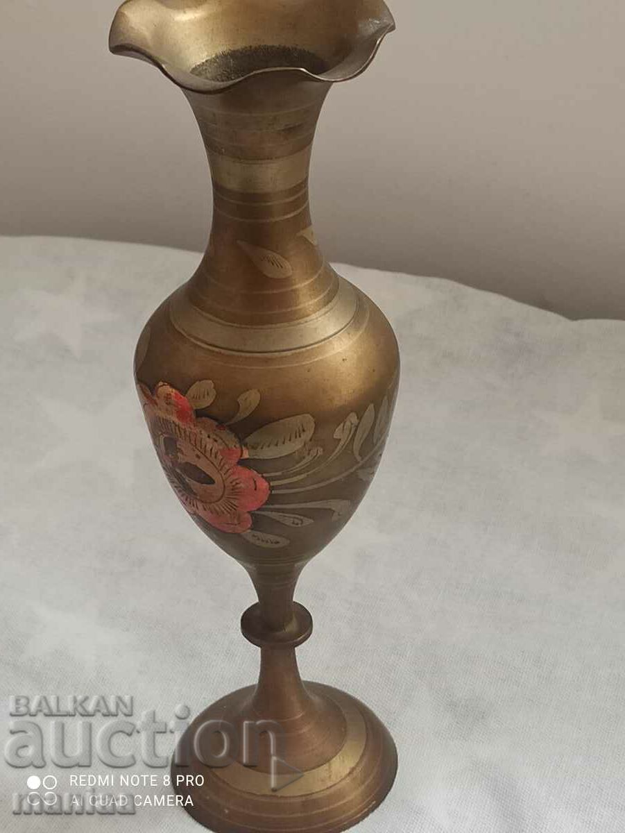 Frumoasa vaza din bronz