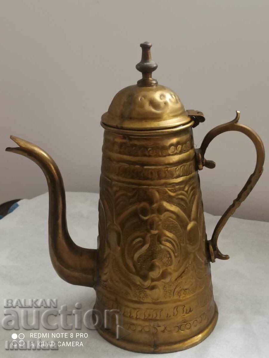 Fierbător mare vechi din bronz cu preț 39.00 BGN | € 19.94 Fierbător mare vechi din bronz cu preț 39.00 BGN | € 19.94