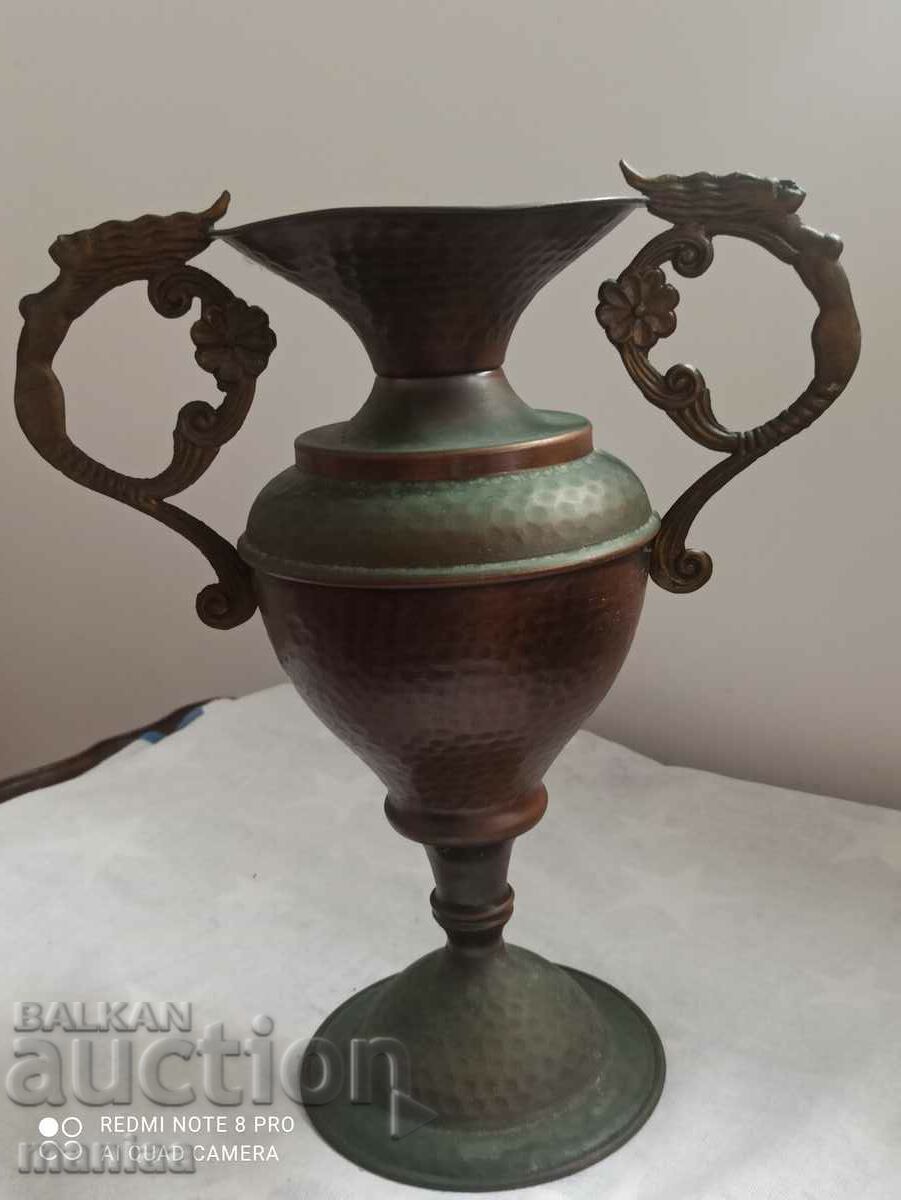 Αντίκες χάλκινο βάζο με τιμή 119.00 BGN | € 60.84 Αντίκες χάλκινο βάζο με τιμή 119.00 BGN | € 60.84