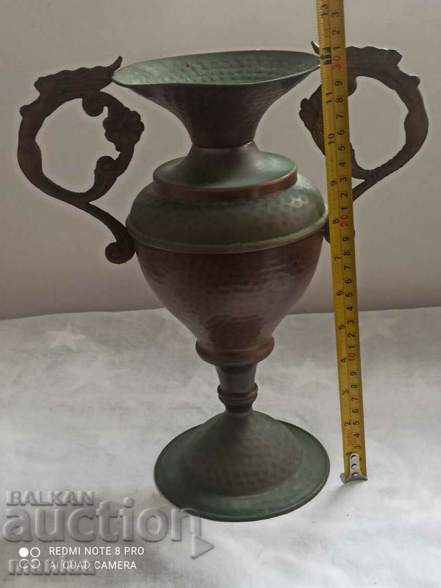 Vaza antica din cupru