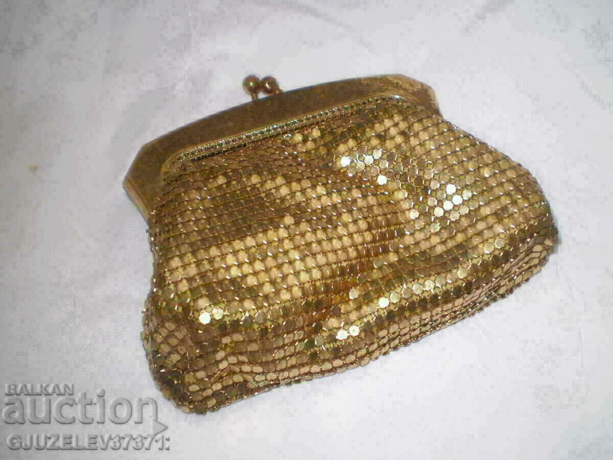 Vintage elegant purse brass yellow metal with price 99.00 BGN | € 50.62 Vintage elegant purse brass yellow metal with price 99.00 BGN | € 50.62