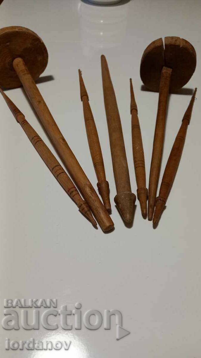 Lot of old spindles and reels. - 6 Lot of old spindles and reels. - 6