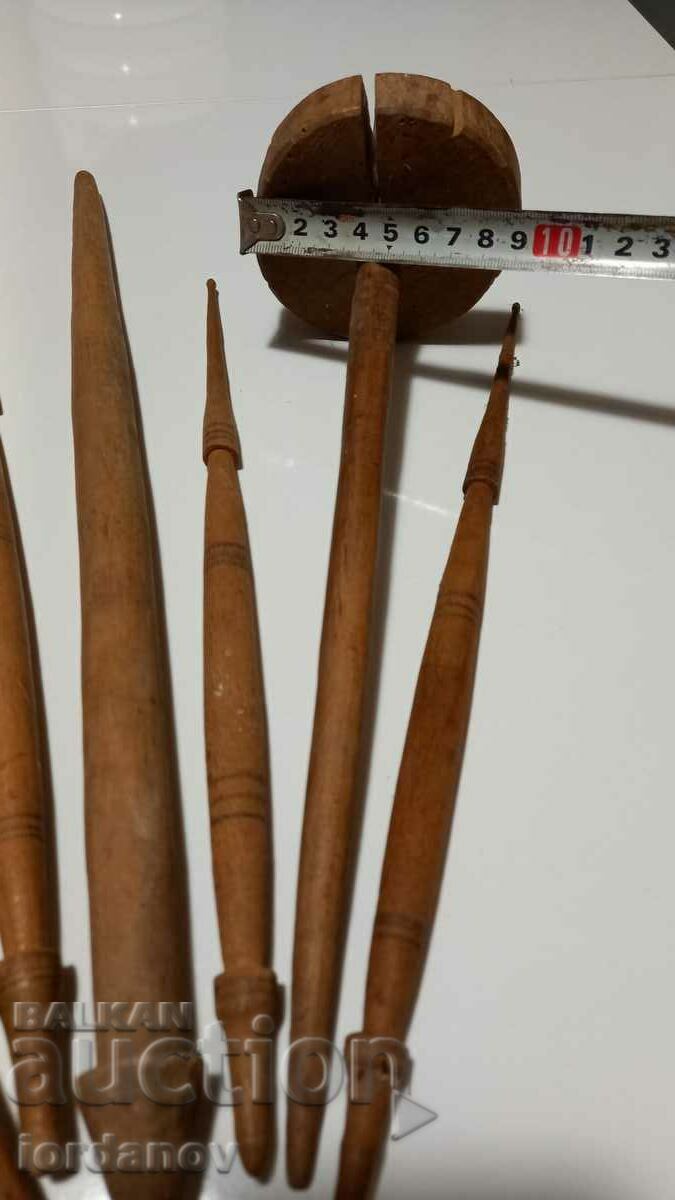 Lot of old spindles and reels. - 7 Lot of old spindles and reels. - 7