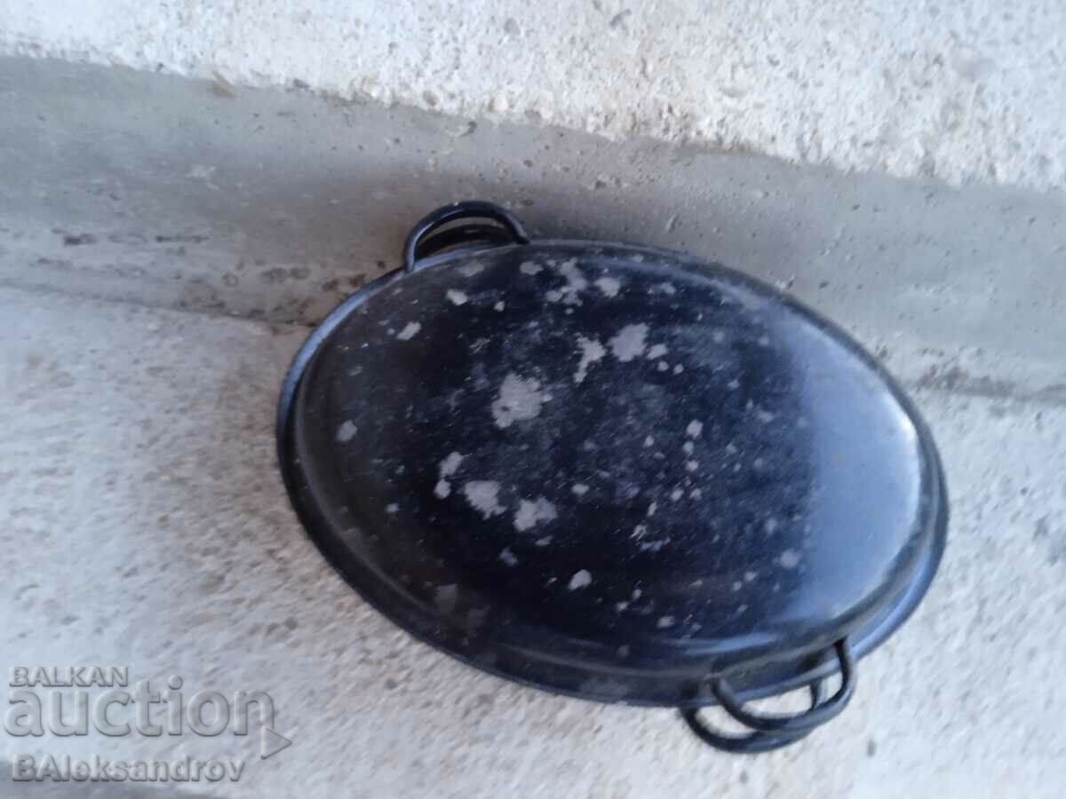 Un ghiveci vechi, rar, interesant cu preț 18.00 BGN | € 9.20