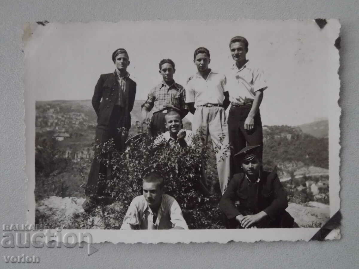 Fotografie Veliko Tarnovo. Studenții din Tsarevets - anii 40 ai secolului XX.