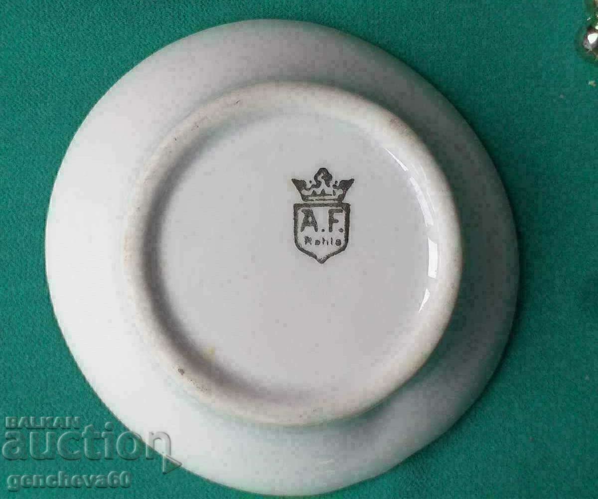 Auction Vintage Kahla Porcelain Ashtray with Coat of Arms Auction Vintage Kahla Porcelain Ashtray with Coat of Arms