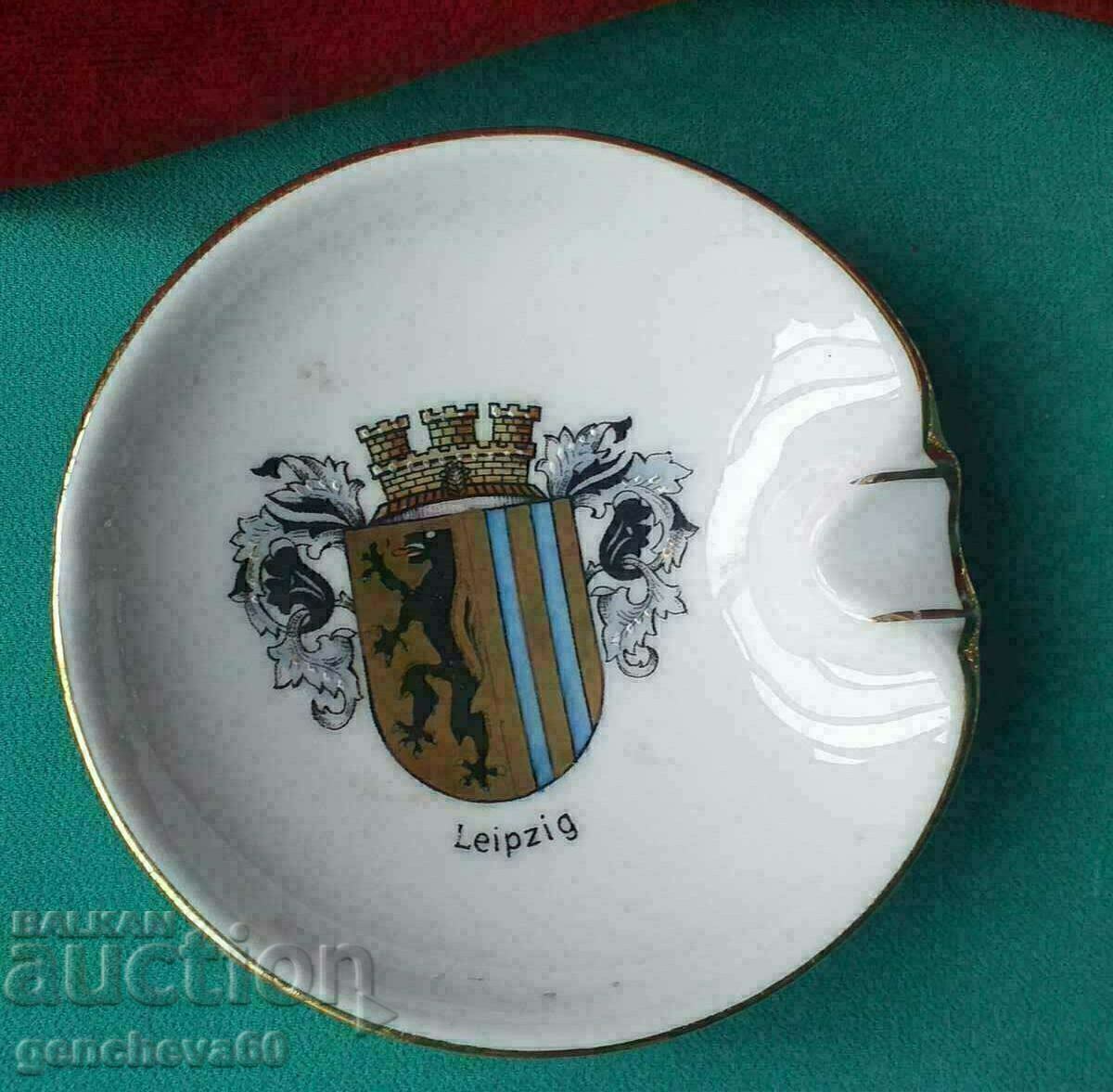 Delivery of Vintage Kahla Porcelain Ashtray with Coat of Arms Delivery of Vintage Kahla Porcelain Ashtray with Coat of Arms