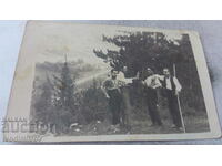 Fotografie Întinsă Patru tineri în pădure 1924