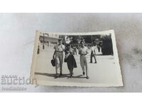 Снимка Пловдив Двама млади мъже и жена на разходка 1954