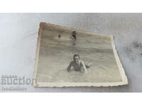 Снимка Млад мъж с ретро бански на брега на морето