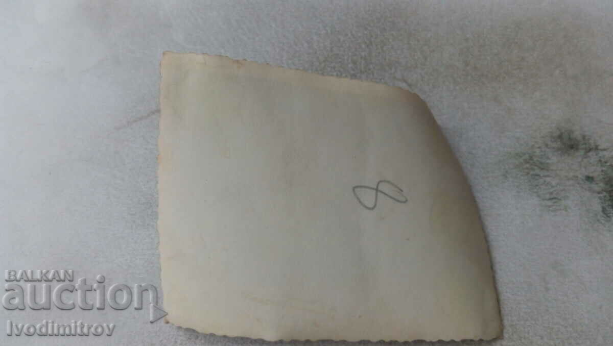 Снимка Млад мъж и жена на плажа с цена 1.65 лв. | € 0.84 Снимка Млад мъж и жена на плажа с цена 1.65 лв. | € 0.84