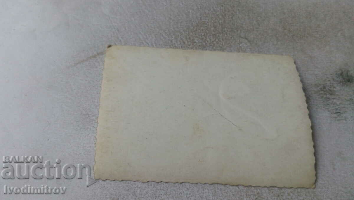 Photo A man and two young girls with sombreros on the beach with price 1.65 BGN | € 0.84 Photo A man and two young girls with sombreros on the beach with price 1.65 BGN | € 0.84