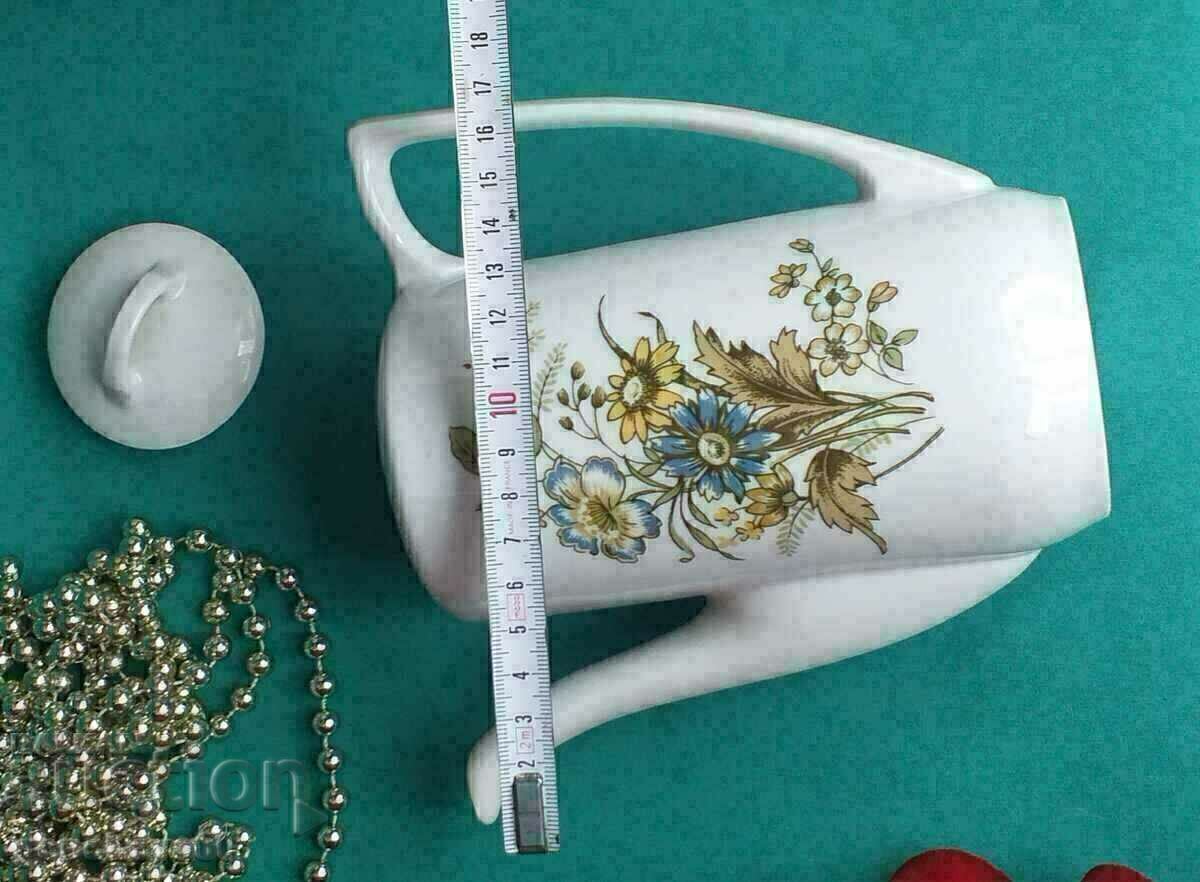 Auction  A beautiful KAHLA/GDR porcelain jug