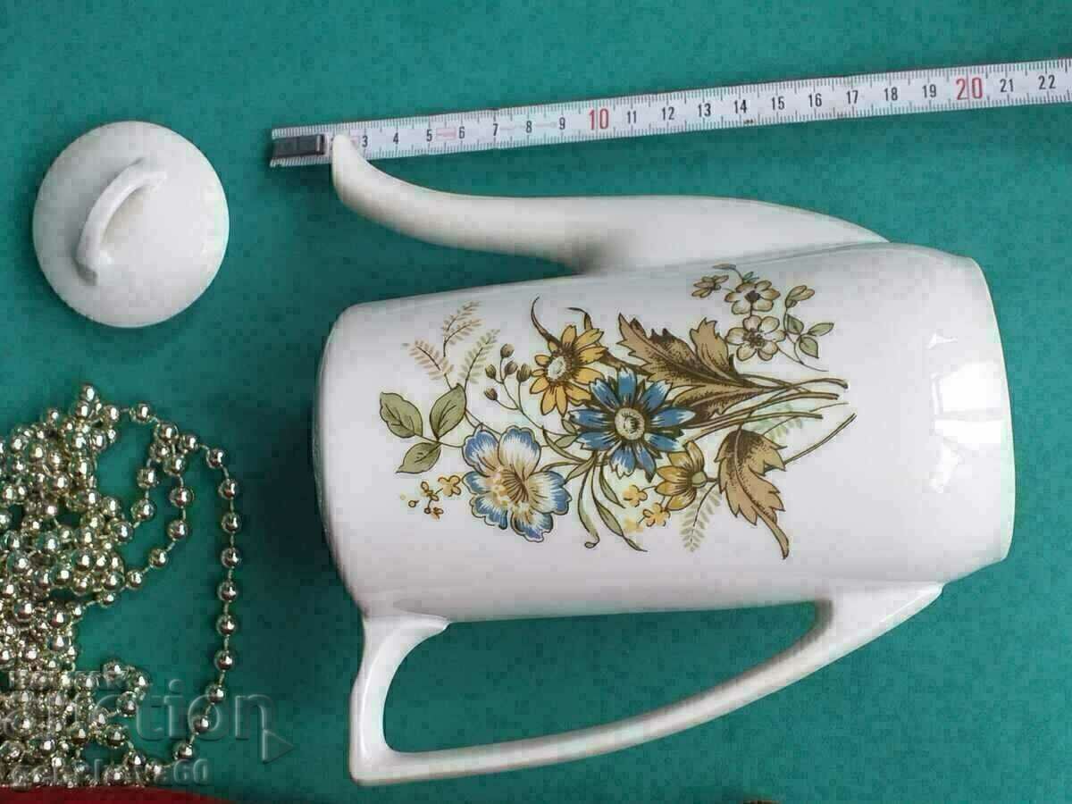 Delivery of A beautiful KAHLA/GDR porcelain jug