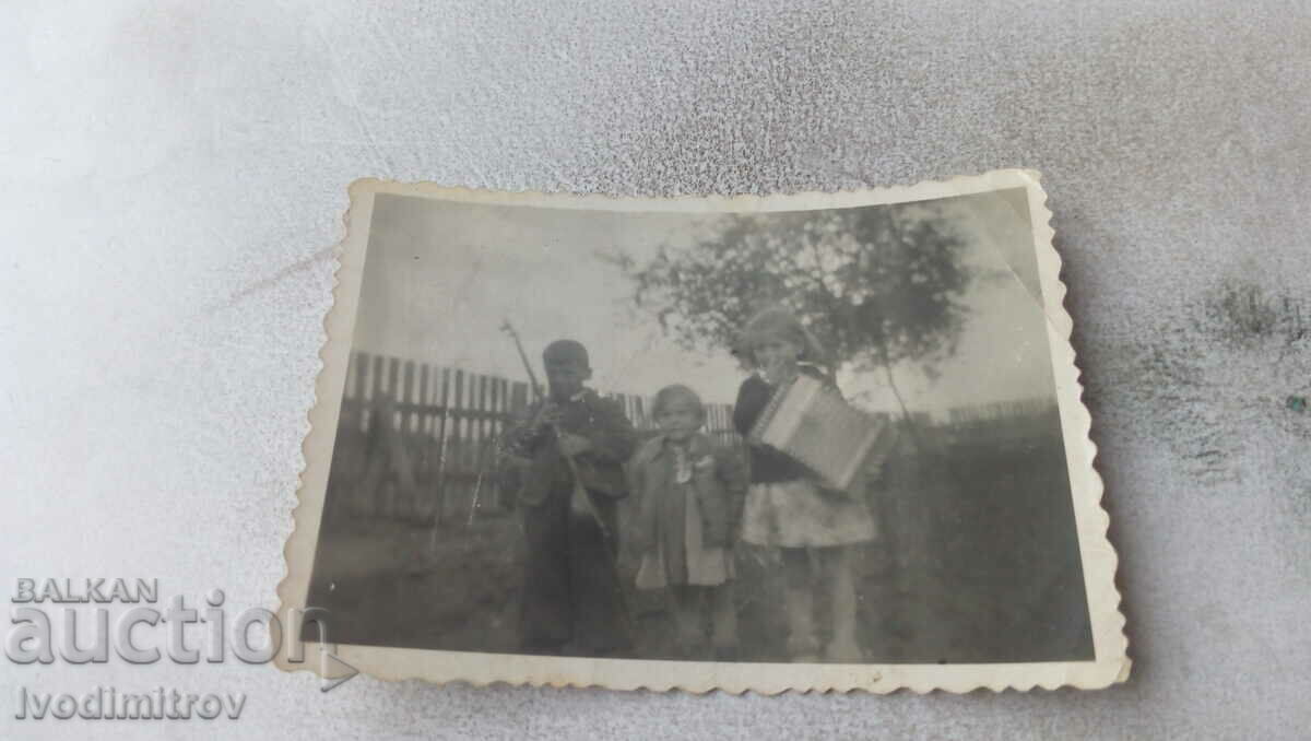 Photo Sofia Three small children in Orlandovtsi district 1944