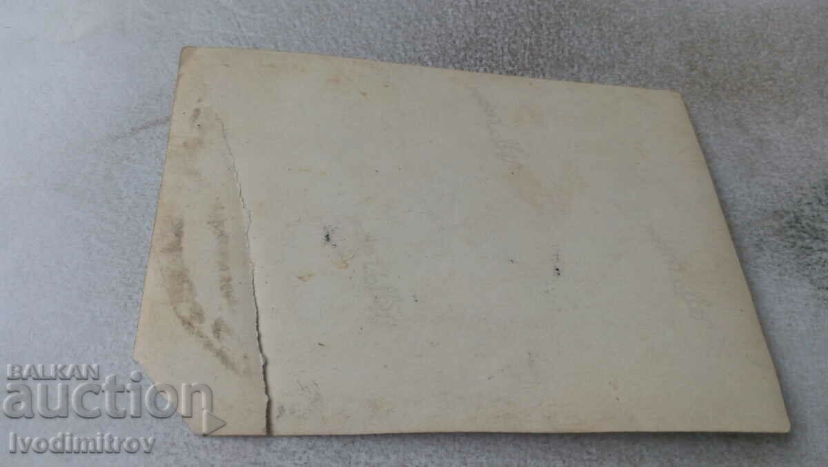 Φωτογραφία Νεολαία σε ένα δρομάκι στο πάρκο με τιμή 0.85 BGN | € 0.43 Φωτογραφία Νεολαία σε ένα δρομάκι στο πάρκο με τιμή 0.85 BGN | € 0.43