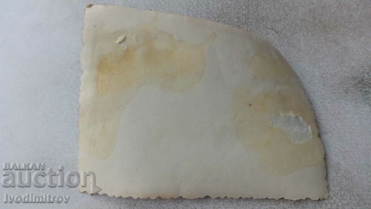 Φωτογραφία Τρεις στρατιώτες μπροστά από παλιά σπίτια με τιμή 0.85 BGN | € 0.43 Φωτογραφία Τρεις στρατιώτες μπροστά από παλιά σπίτια με τιμή 0.85 BGN | € 0.43