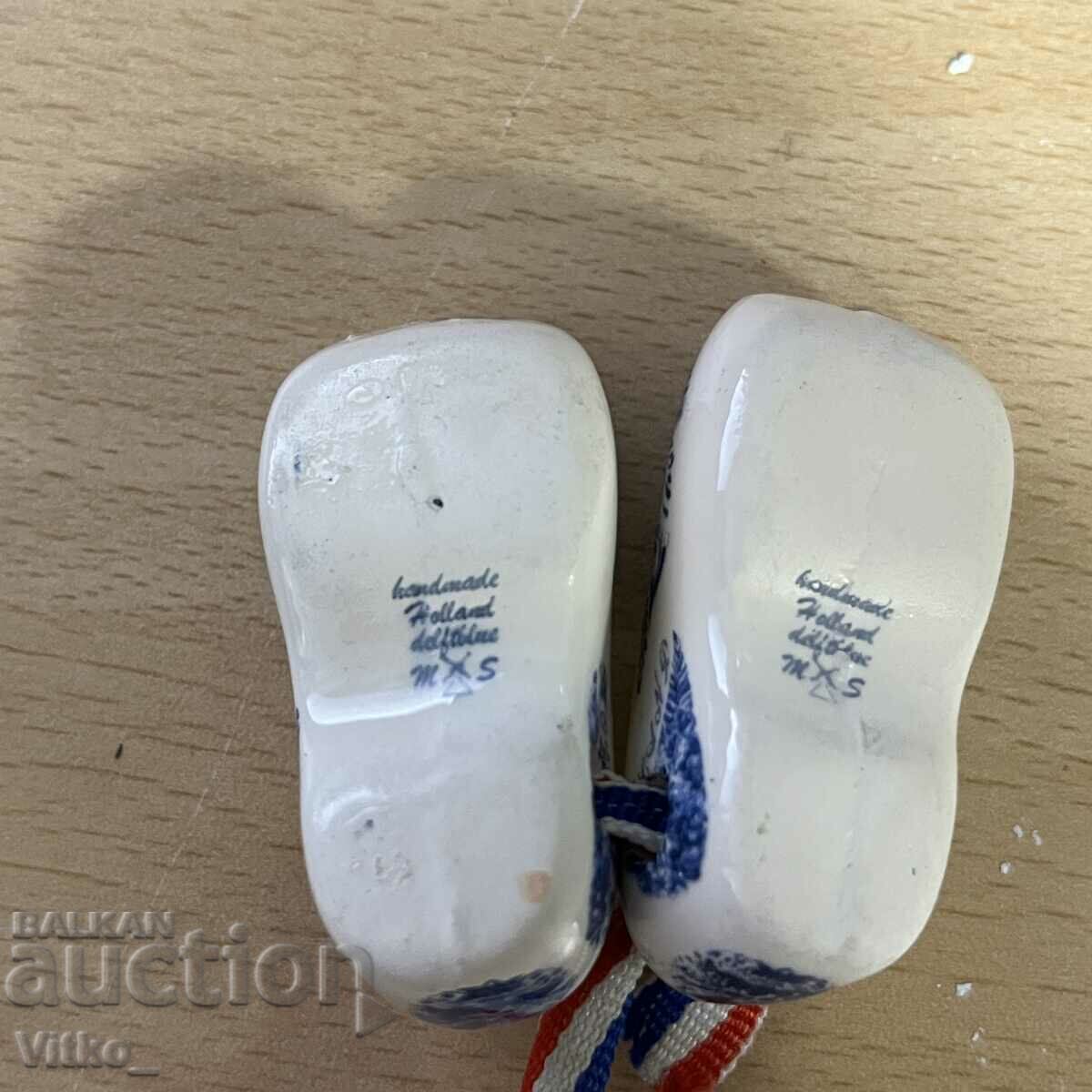Dutch porcelain slippers with price 4.00 BGN | € 2.05 Dutch porcelain slippers with price 4.00 BGN | € 2.05