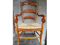 Καρέκλα με ξυλογλυπτική παλιά επώνυμη καρέκλα πνευματική άνεση