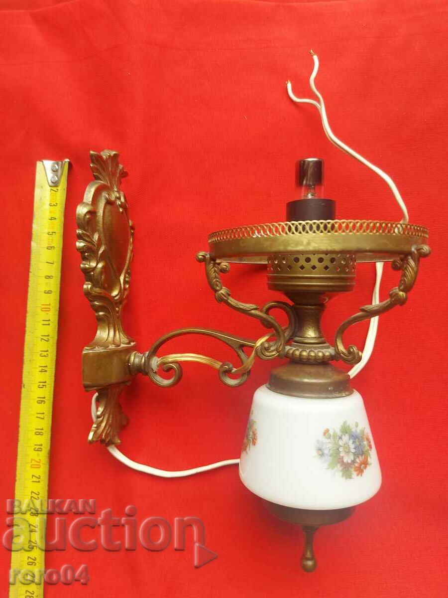 PĂTRAT - LAMPĂ - LANARĂ - BEC SLULUIRE cu preț € 38.99 | 76.26 BGN