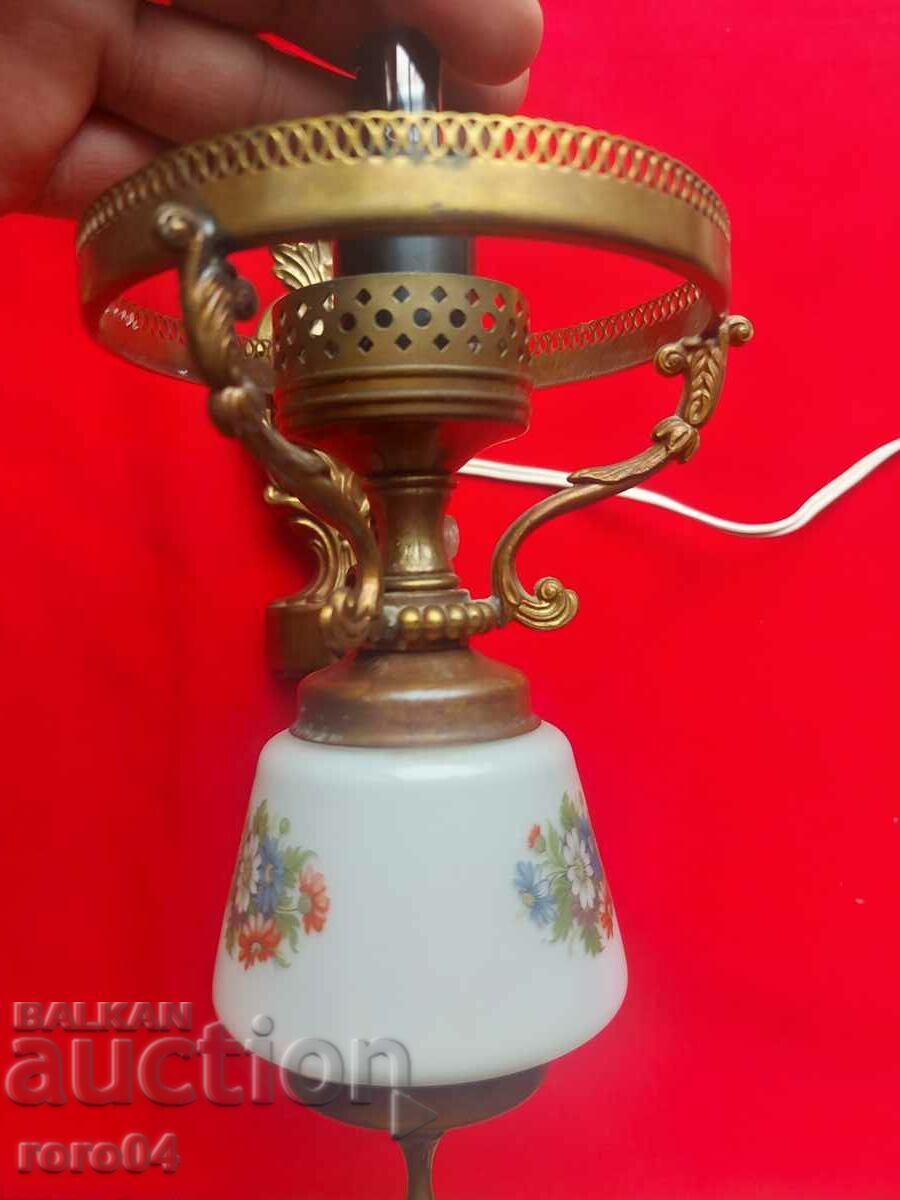 Livrarea PĂTRAT - LAMPĂ - LANARĂ - BEC SLULUIRE