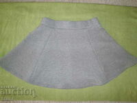 New short gray H&M skirt, size M