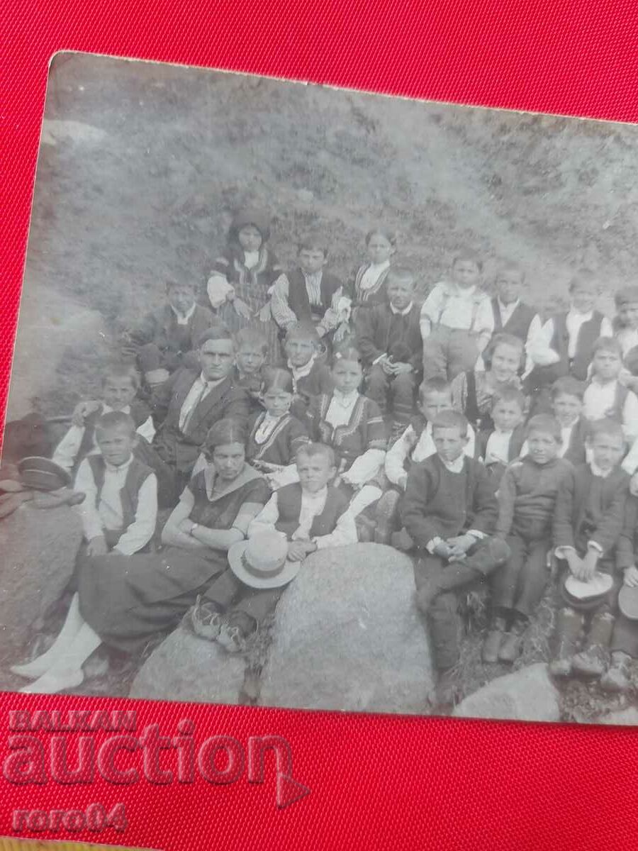 Auction  CHILDREN - COSTUMES - DRESSES