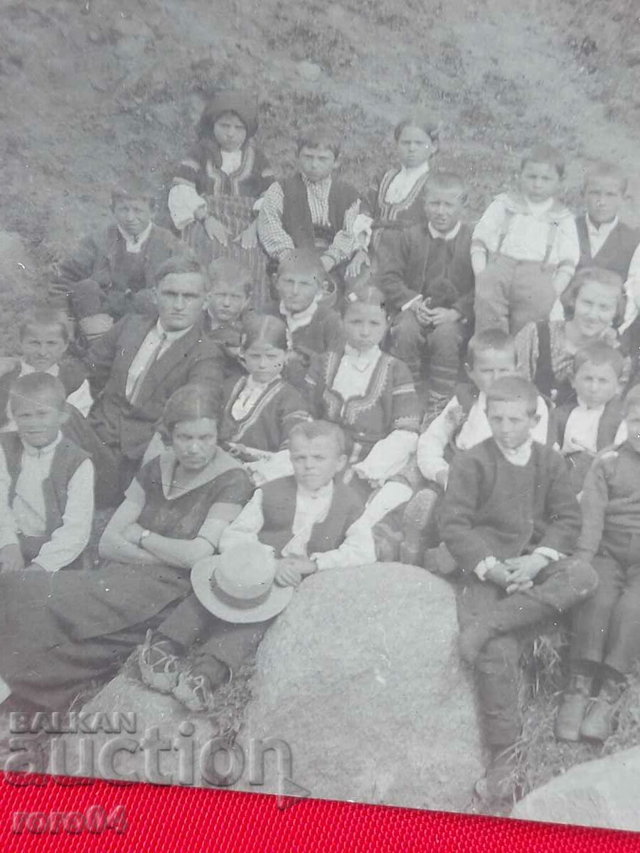 CHILDREN - COSTUMES - DRESSES - 6