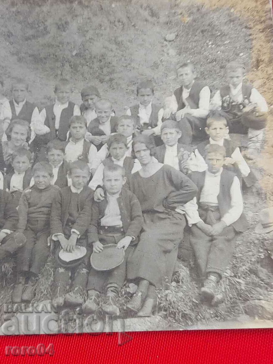 CHILDREN - COSTUMES - DRESSES - 7