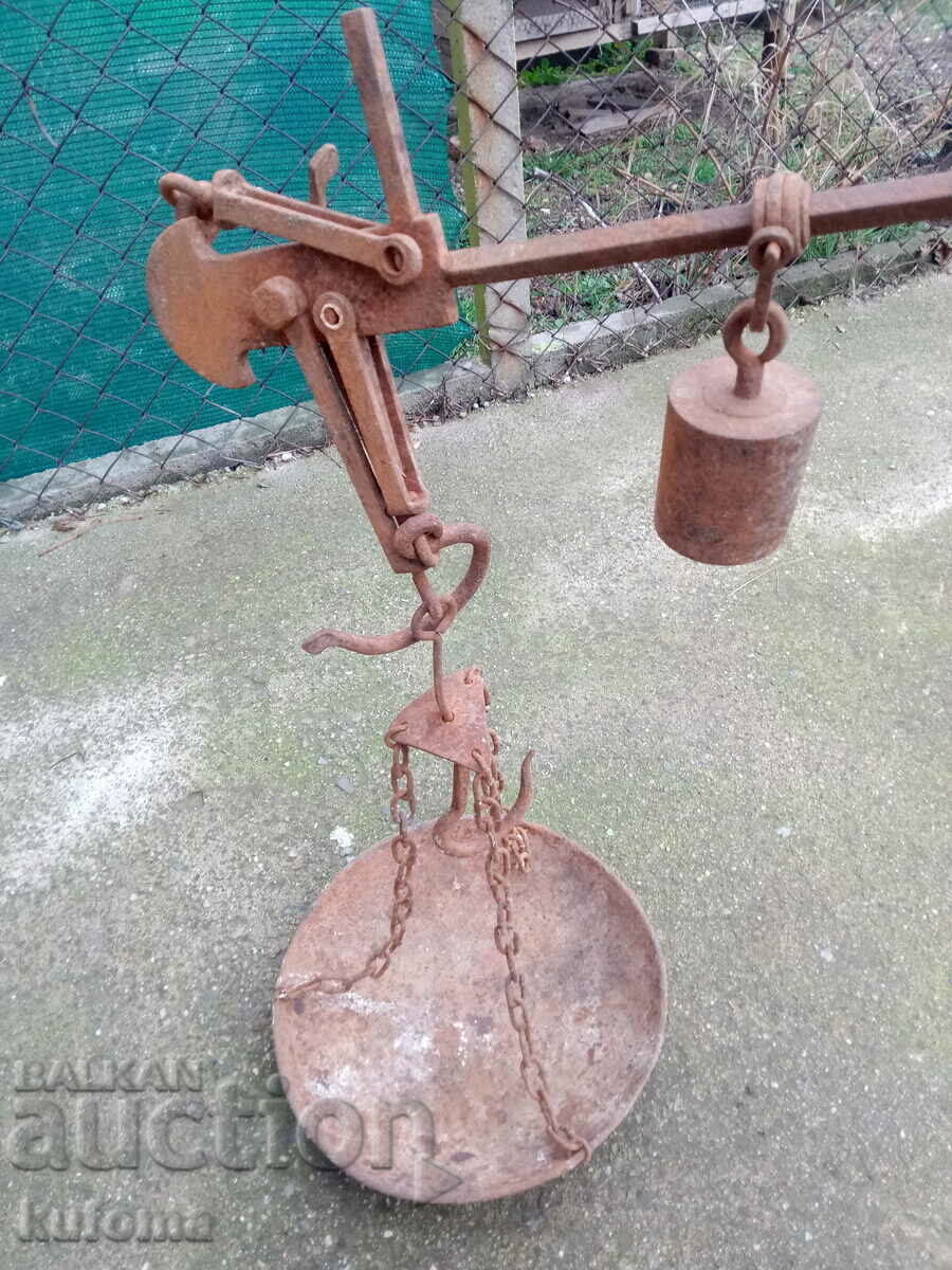 Old scale pallet with price 39.99 BGN | € 20.45 Old scale pallet with price 39.99 BGN | € 20.45