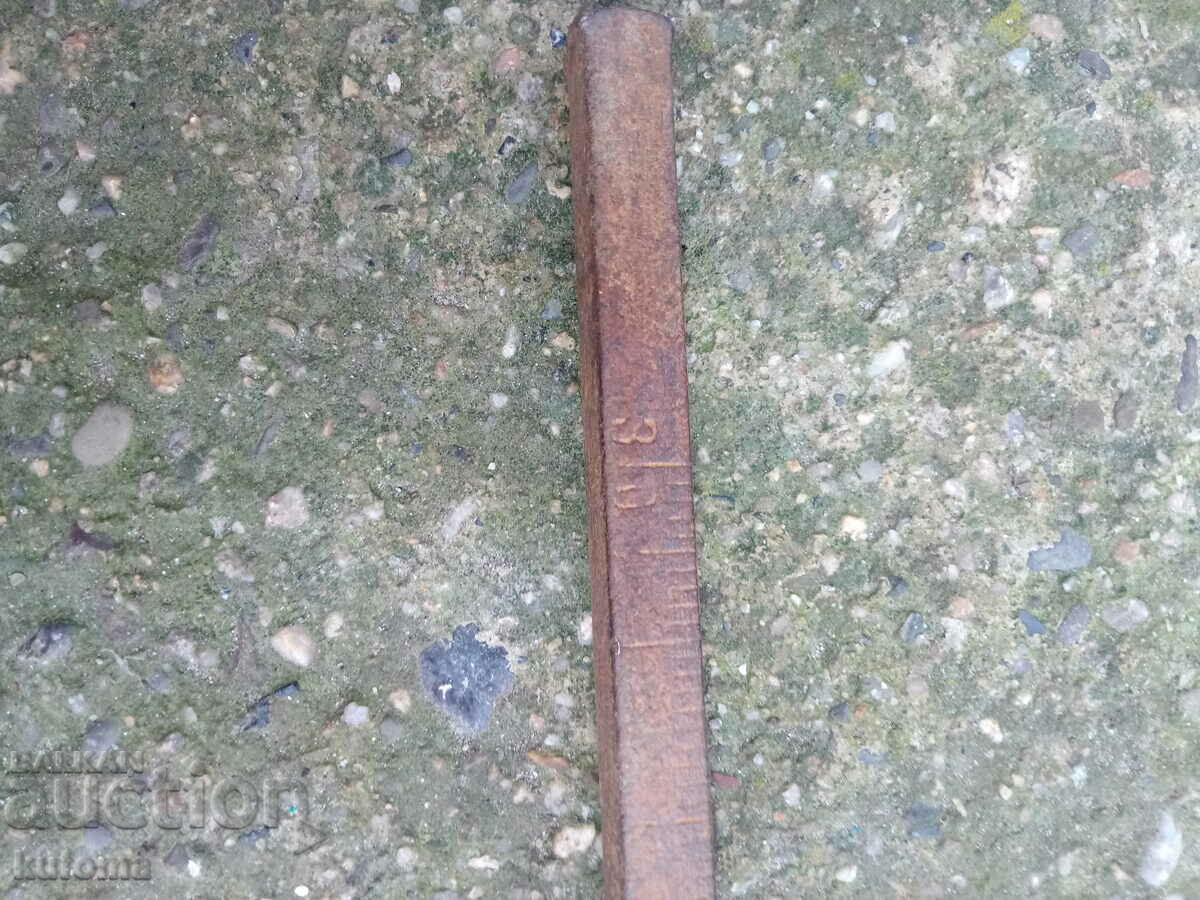 Auction Old scale pallet Auction Old scale pallet