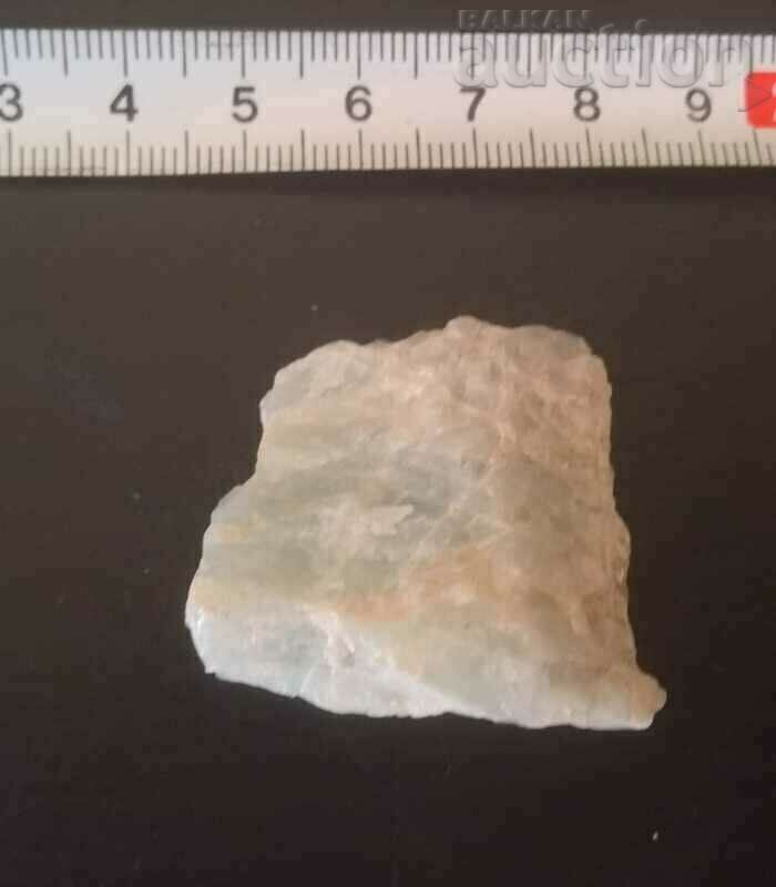 Piatra minerala cu cristal de beril