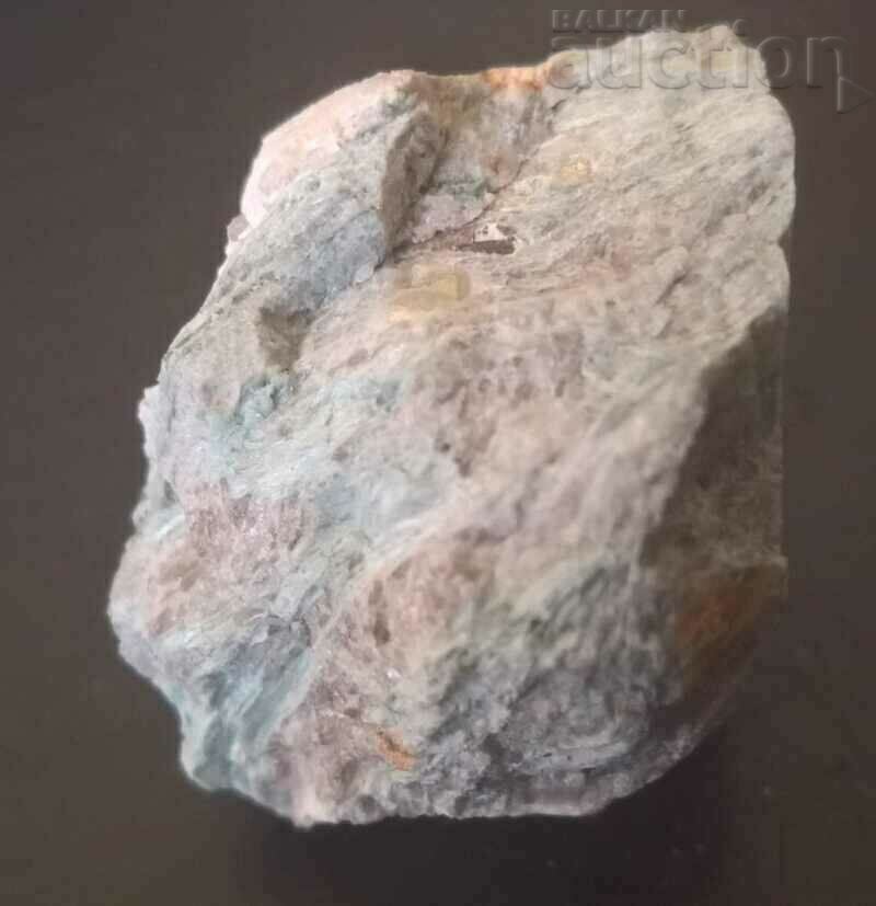 Минерал камък Дюмортиерит