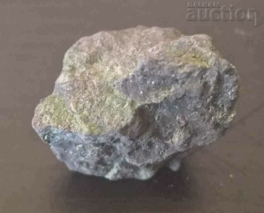 Минерал камък Хейландит