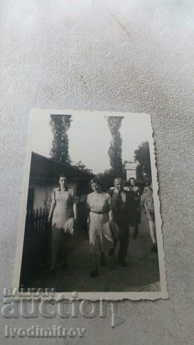 Photo Sofia Kniazhevo A man and two women on a walk 1939
