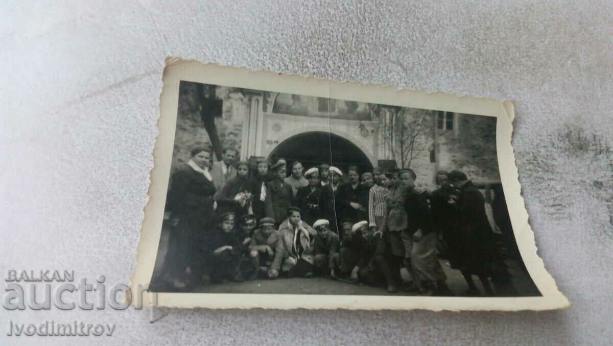 Fotografie Bărbați și femei în mănăstirea Rilsikya