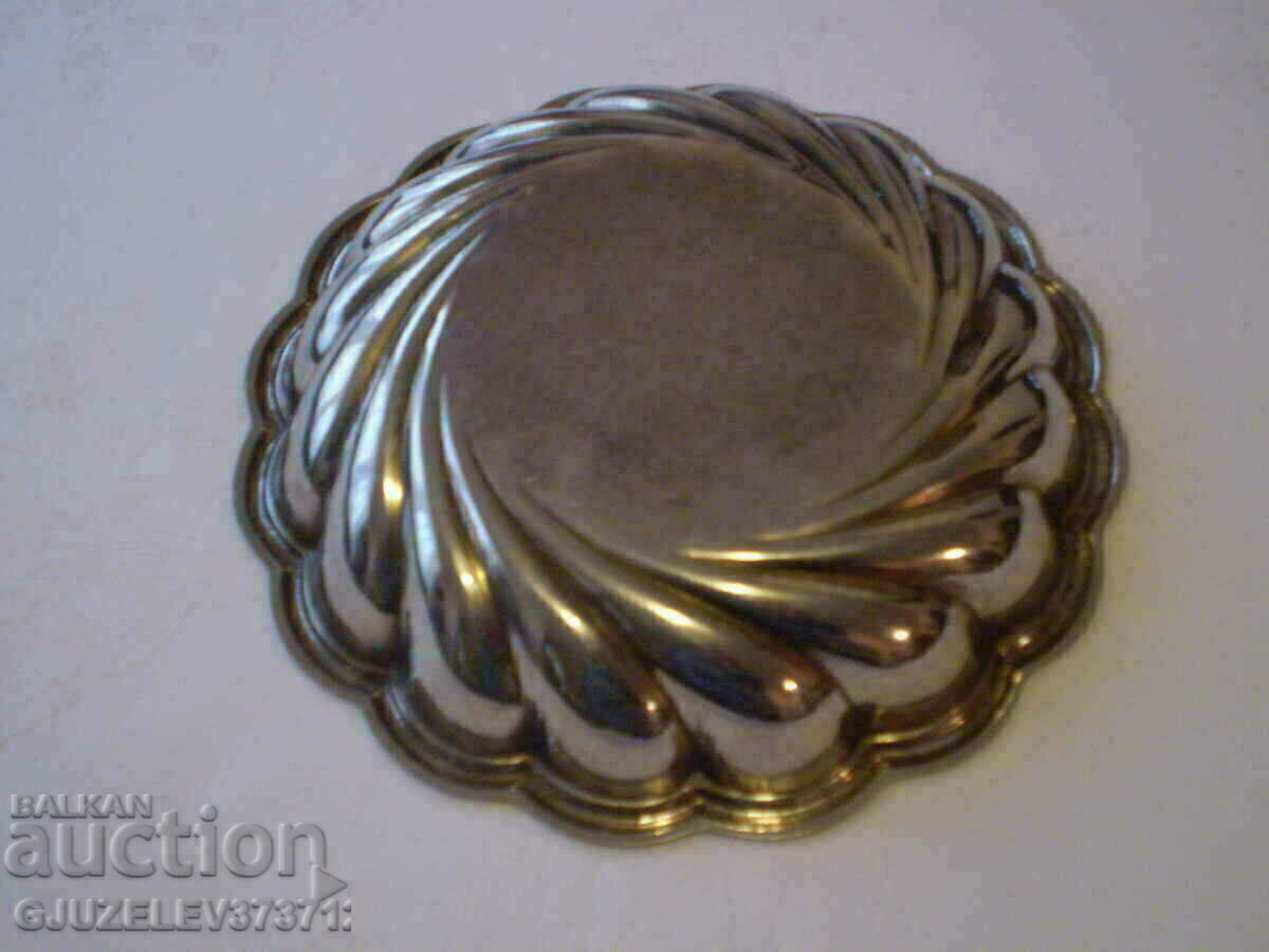 Delivery of Bowl bonbonniera container for nuts fruit white metal