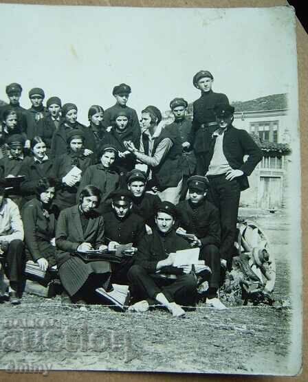 Auction Old photograph photo of students, 1931 Auction Old photograph photo of students, 1931