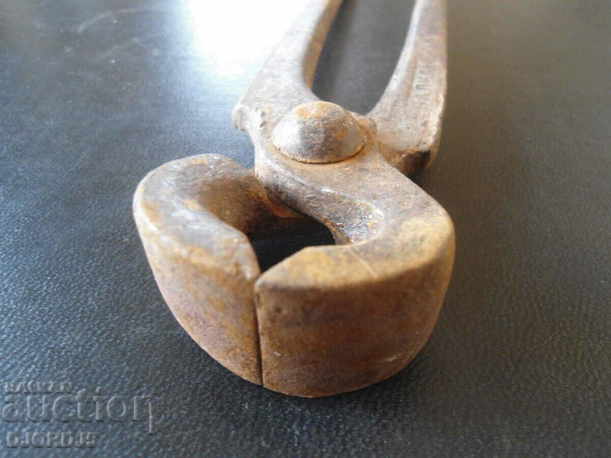 Delivery of Old pliers "BALKAN" Delivery of Old pliers "BALKAN"