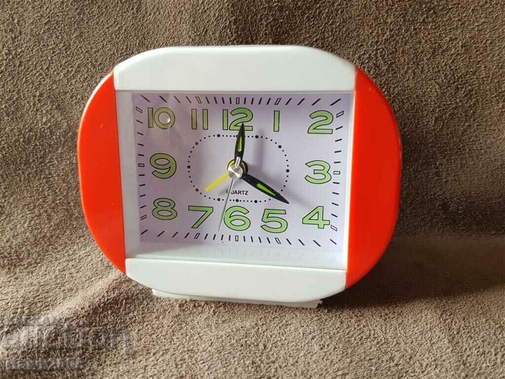 QUARTZ rattling clock with stoic with price 5.00 BGN | € 2.56