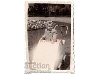 1951 SMALL OLD PHOTO PLOVDIV BABY IN A CARRIAGE G002