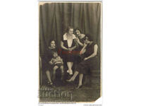 OLD PHOTO CHICKS SMOKING CIGARETTES G003