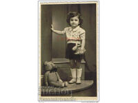 СТАРА СНИМКА МОМЧЕ С ПЛЮШЕНО МЕЧЕ И ЗАЙЧЕ Г004