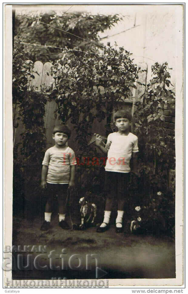OLD PHOTO BOYS WITH CHILDREN'S TOYS G006