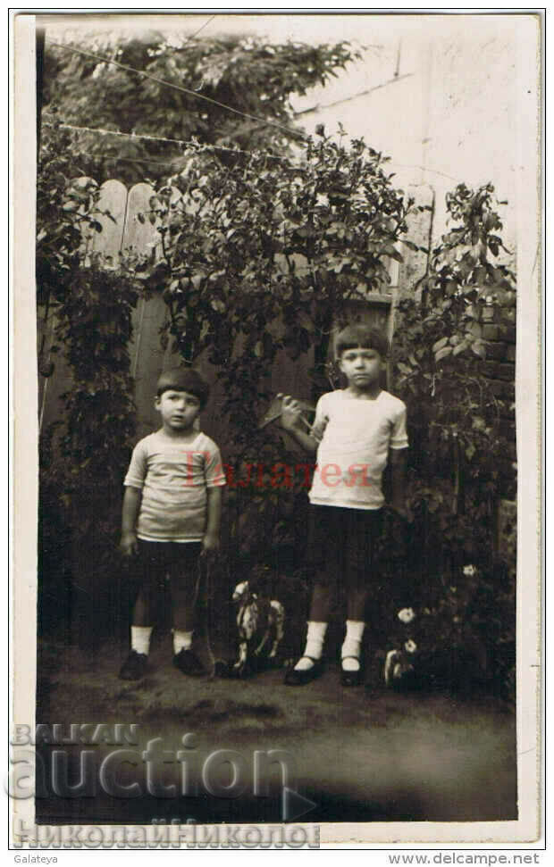 OLD PHOTO BOYS WITH CHILDREN'S TOYS G006 OLD PHOTO BOYS WITH CHILDREN'S TOYS G006